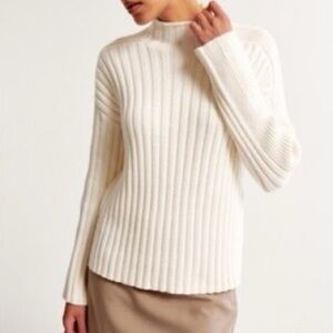 Abercrombie & Fitch Ribbed Knit Mock Neck Pullover Sweater Size M Ivory Cotton
